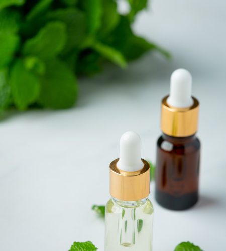 essential-oil-peppermint-bottle-with-fresh-green-peppermint